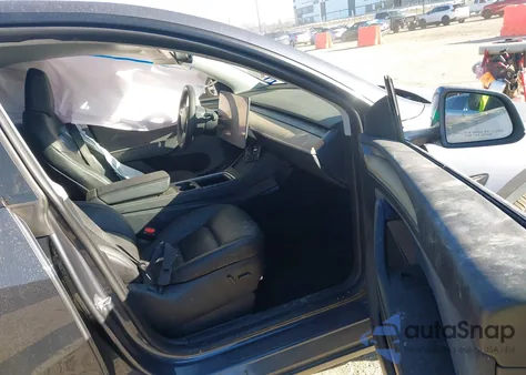 2023 Tesla Model Y Awd/Long Range Dual Motor All-Wheel Drive z USA, uszkodzony, nr VIN 7SAYGDEE6PA061617